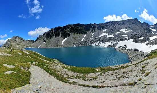 lago di pietra rossa